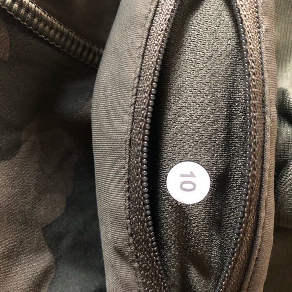 Lululemon Camo Speeds - Picture 4 of 4